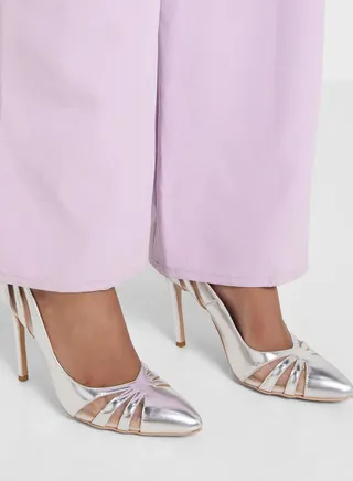 Cutout Detail Pointed Pump