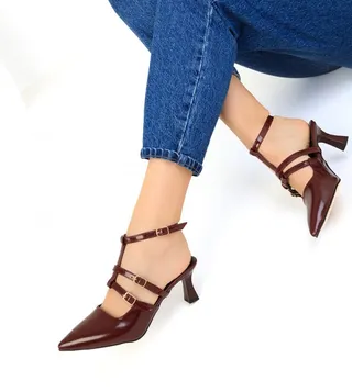 Buckle Detail Pointed Toe Pumps