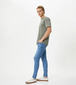 Low-Waist Skinny Fit Jeans