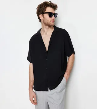 Solid Slim Fit Long Sleeves Shirt