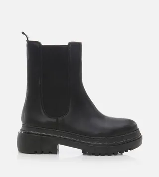 Solid Chelsea Boots