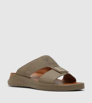 Buckle Detail Textured Arabic Sandals