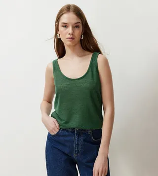 Solid Round Neck Sleeveless Top