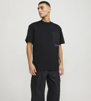 Pocket Detail Short Sleeves T-Shirt