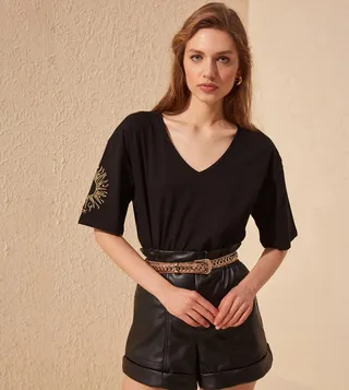 Sleeve Embroidered Loose Pattern Knitted T-Shirt