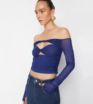 Cut Out Detail Crop Top