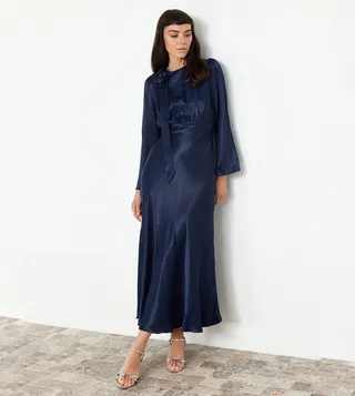 Applique Detail Long Sleeves Satin Evening Dress