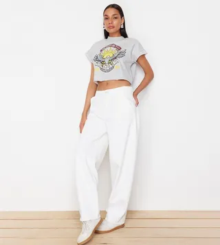 Solid Button Closure Relaxed Fit Jeans