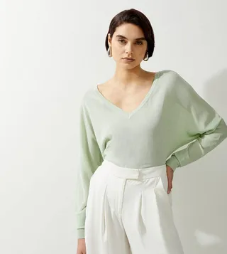 Lightweight Knitted V-Neck Long Sleeves Sweater