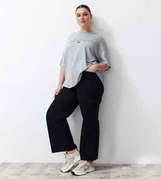 Curve Cargo Pocket High-Rise Wide Cut Jeans