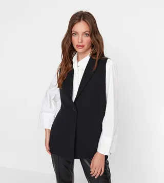 Basic Sleeveless Buttoned Vest