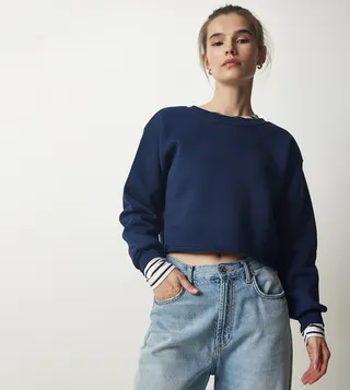 Solid Crew Neck Cropped Sweatshirt