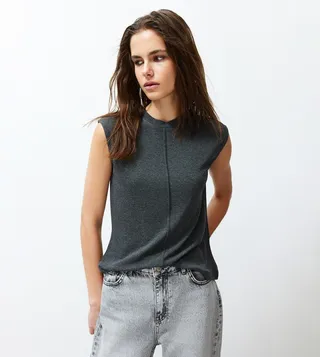 Solid Sleeveless Knitted Top
