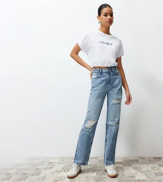 Distressed Straight Fit Jeans