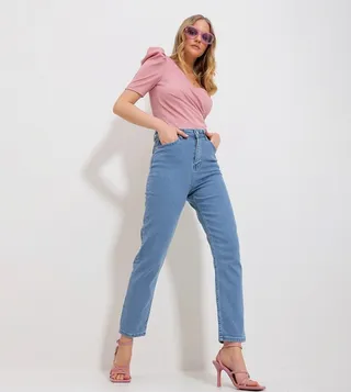 Washed Mom Fit Jeans