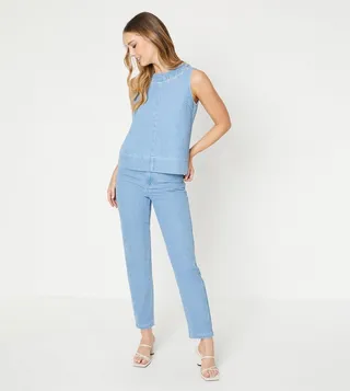 Embroidered Pocke Straight Fit Jeans