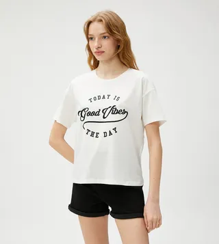 Embroidered Short Sleeves Casual T-Shirt