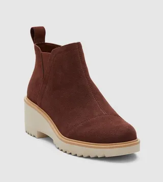 MAUDE Round Toe Chelsea Boots