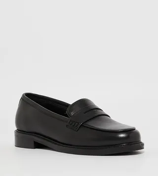 SCARLET Textured Round Toe Loafers