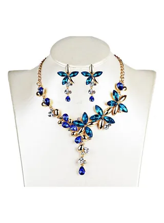 Vintage Crystal Floral Pendent Necklace Earrings Set 