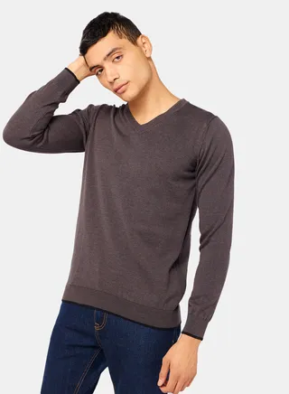 Essential V Neck Pullover 