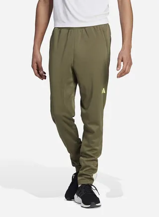 Train Essentials Seasonal Woven Jogger 