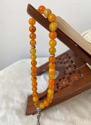 It is made of yellow agate 