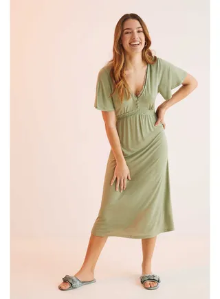 Midi nightgown with lace neckline 