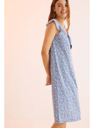 Nightgown with flounce sleeves 