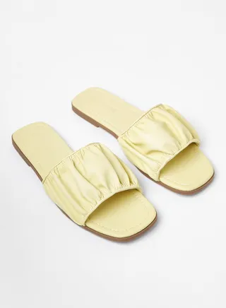 Comfortable Footbed Trendy Flat Sandals Kenora Yellow 