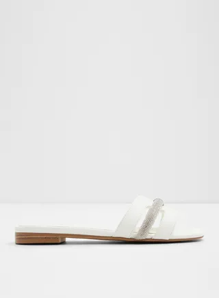 Deandra Flat Sandals 