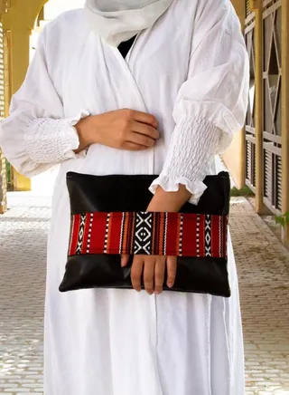 pouch with a sadou grip 