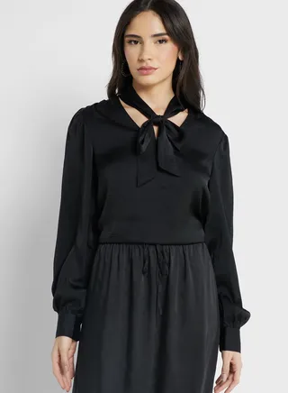 V-Neck Tie Detail Top 