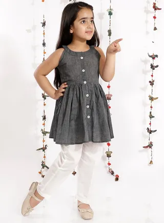 Girls Handloom Cotton Kurta And Straight Pant Set 