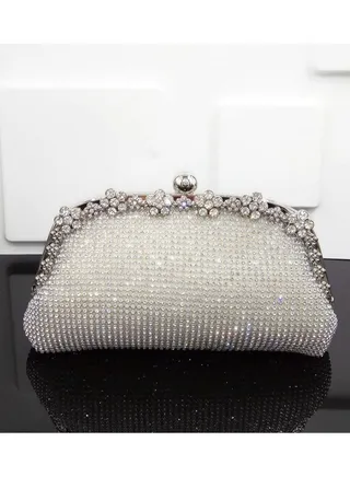 Minimalist And Fashionable Dinner Bag 