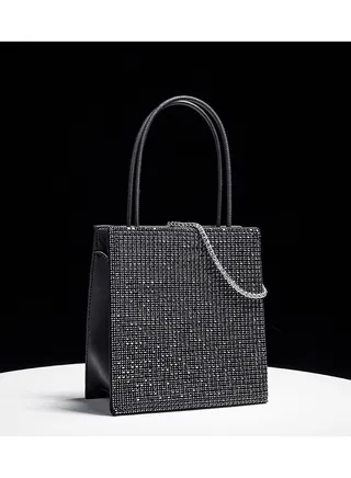 Minimalist And Fashionable Dinner Bag 