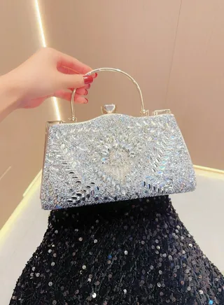 Minimalist And Fashionable Dinner Bag 