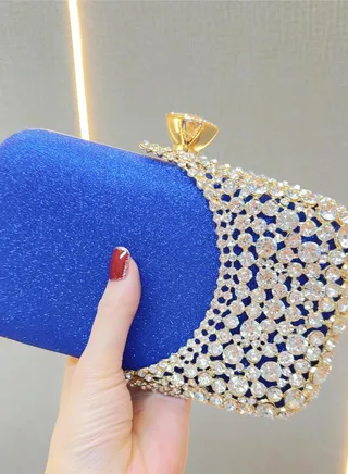 Minimalist And Fashionable Dinner Bag 