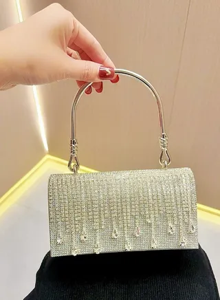 Minimalist And Fashionable Dinner Bag 