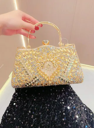 Minimalist And Fashionable Dinner Bag 