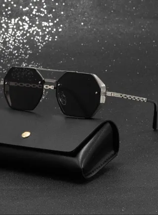 Elegant And Modern Men's Sunglasses With Metal Frame And Grey Lenses 