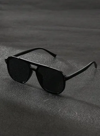 Men’s Sunglasses With An Elegant Full Frame 