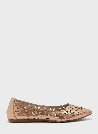 Cutout Flower Pointed Flat Shoe 