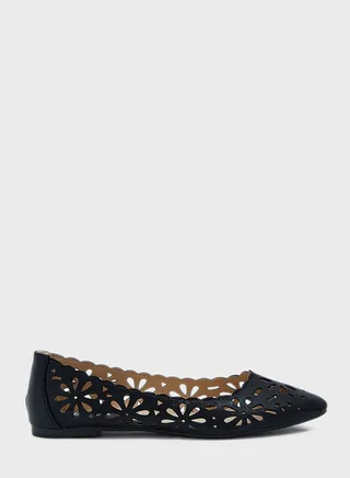 Cutout Flower Pointed Flat Shoe 