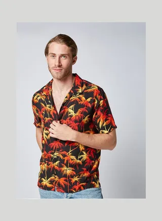 Casual Printed Collared Neck Short Sleeve Shirt Black-Red 