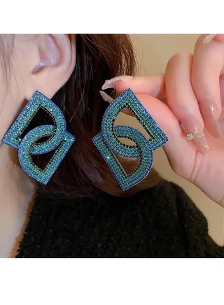 blue earrings with zigzag diamonds 
