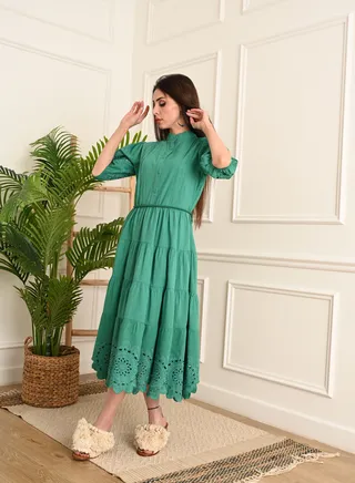 Woman  Dress  with Short puff sleeve and  guipure edges, green 