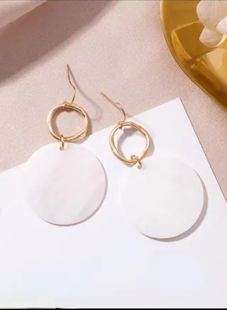 Non fading alloy natural white round mother of pearl designer style exaggerated pendant earrings 