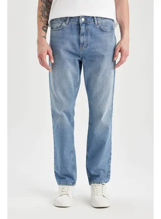 Man Straight Fit Denim Trousers 