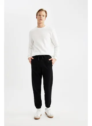 Man Regular Fit Knitted Trousers 